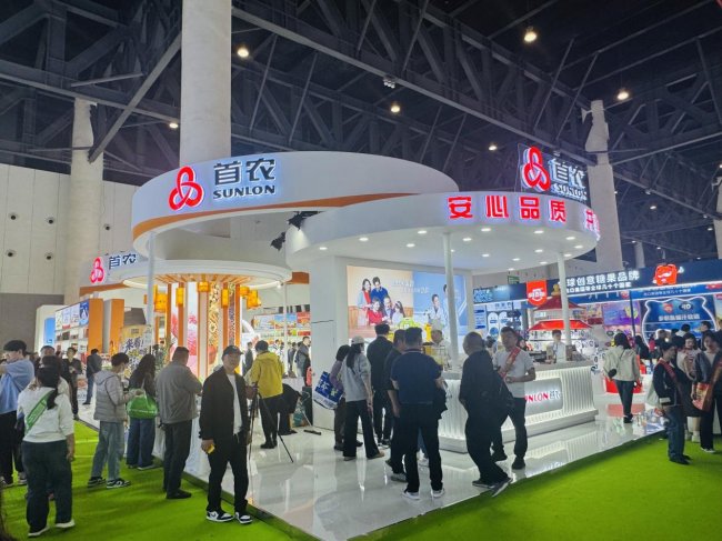 潮玩糖酒·味创出圈——六必居×卡通煎饼主理人曾雅鑫跨界引爆现场，解锁酱料新玩法