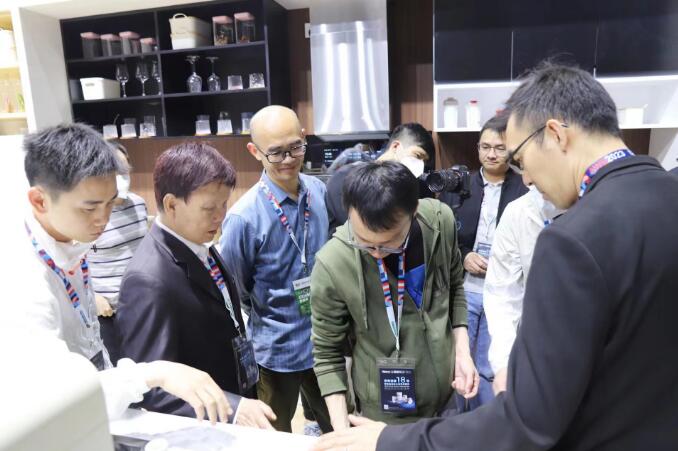 康宝携“别墅级消毒柜”亮相AWE展