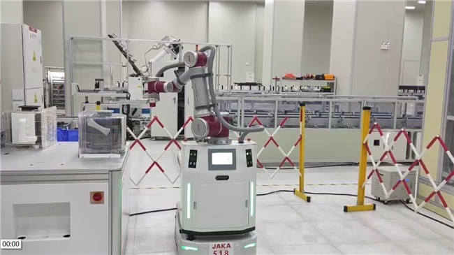 节卡机器人携具身智能成果亮相2025世界机器人大会 面向真实场景多点落地