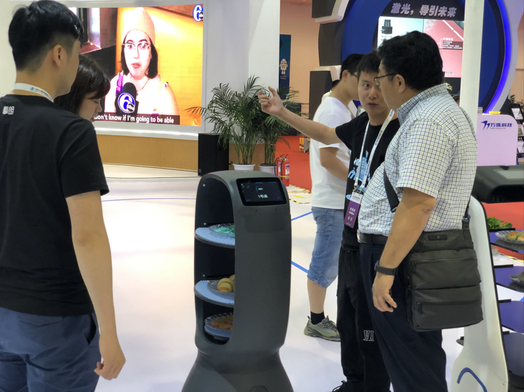 2019世界机器人大会盛大开幕 擎朗智能送餐机器人5.0全球首发