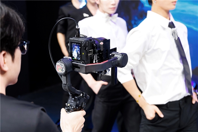 佳能EOS C50 团播首秀惊艳无忧之夜，明星感直播助推流量破百亿