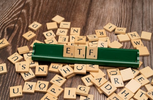 百惠金控：南向资金持续加码达1.38万亿 港股通ETF成大热选择