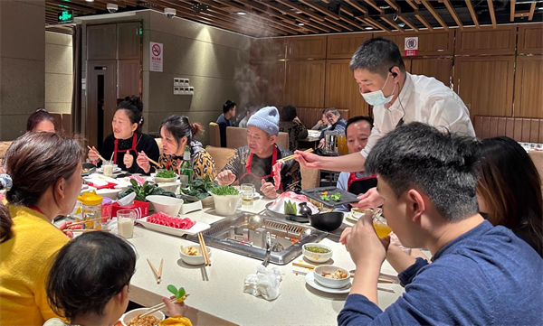 2023年春节餐饮火热开局，海底捞5天接待顾客超650万人次