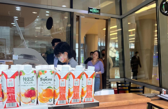 赛百味“打工记”：入职不需健康证 还拒绝缴纳五险一金？