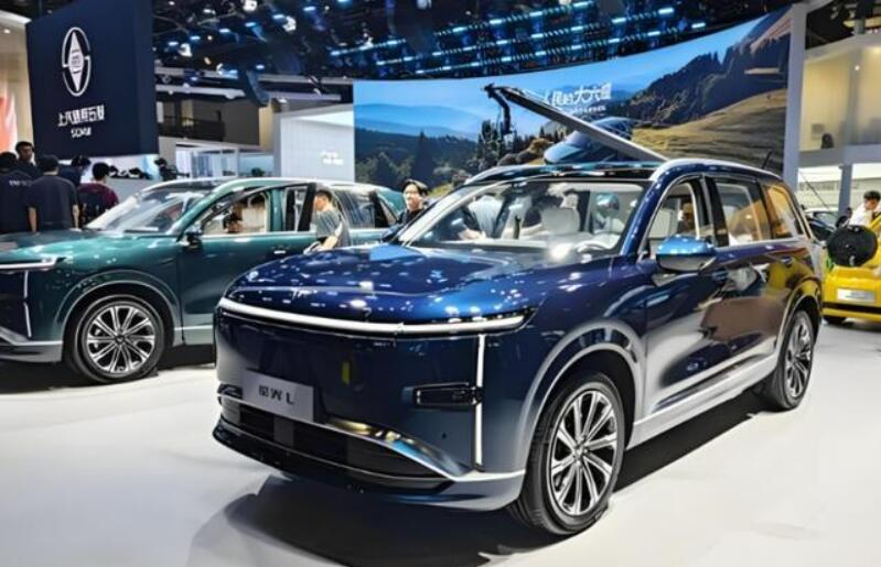 五菱星光L正式首发 大空间长续航重构中端家用出行市场格局