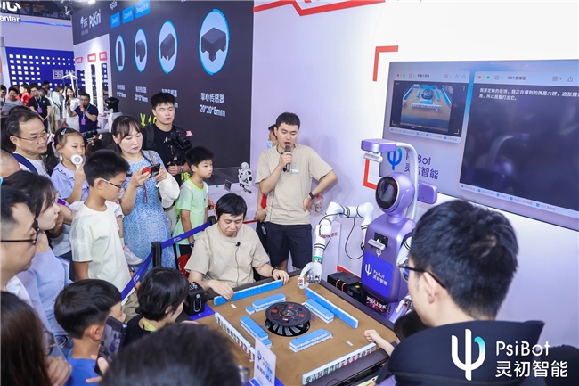 WRC 2025｜灵初智能多场景实机演示与前沿观点，展现长程灵巧的行业引领力
