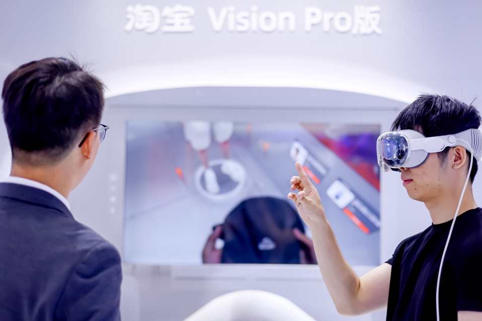 服贸会阿里展区抢鲜看：“AI+”激发商业创新 助力中国企业出海