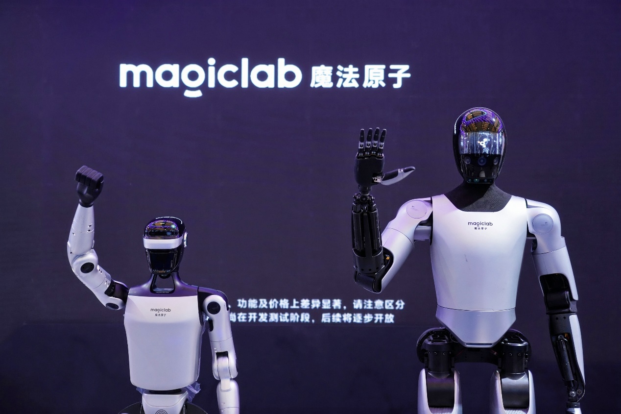 魔法原子亮相AWE，把机器人从“流量”做成“生意”