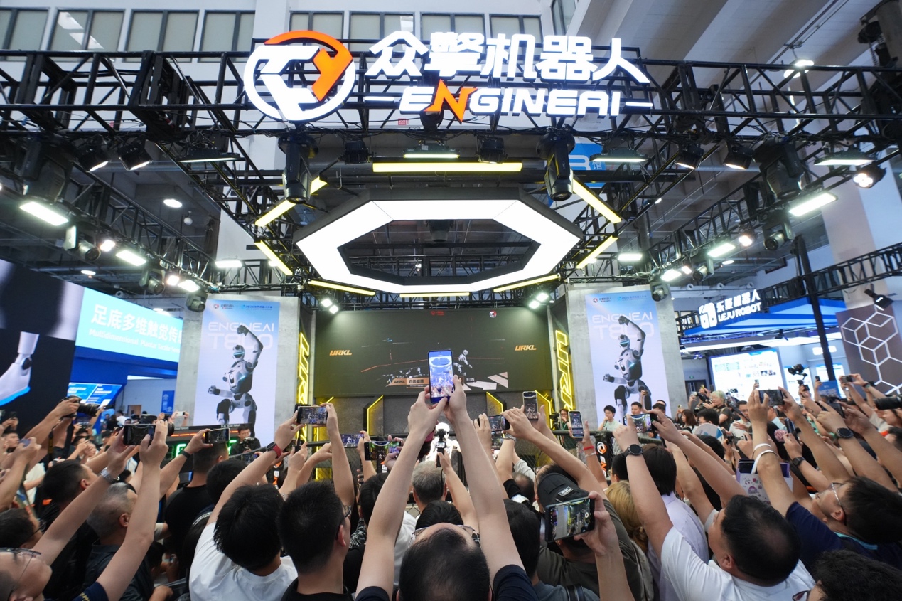 众擎全栈升级，WRC全球首发“仿人脑”具身智能引擎EngineAI Awaken