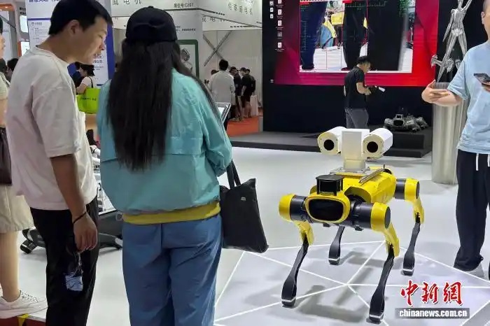 能排涝会救火 世界机器人大会上演“特技秀”