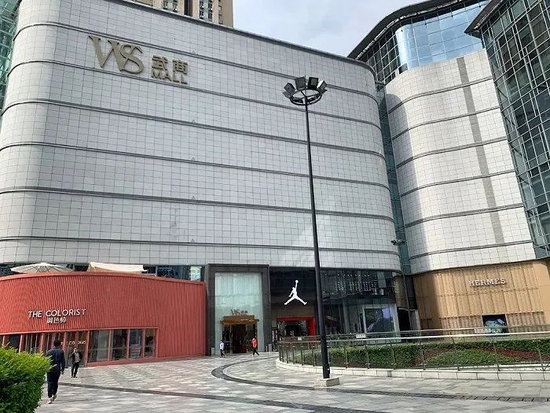 调色师在武汉首店选择在武商广场毗邻爱马仕