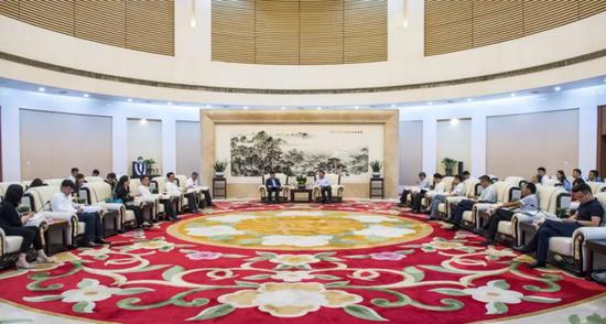 合肥市委书记虞爱华会见张近东 苏宁将升级在合肥发展战略