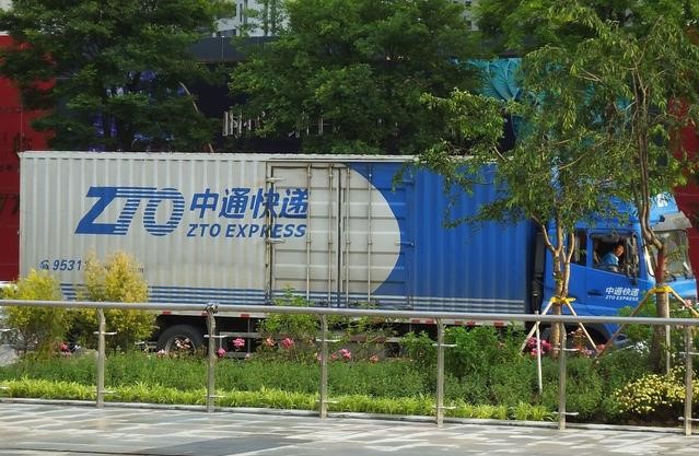 被举报用假人安检、二次收费，不是快递企业的“家事”