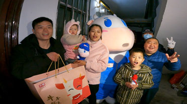 牛年就是光明 光明乳业携满满心意恭贺福牛新春