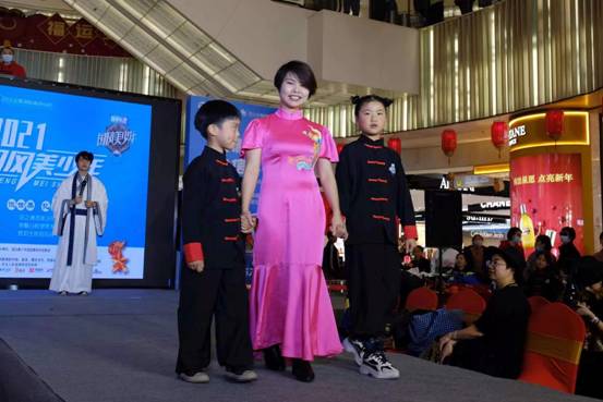 “美瑞贝乐”智能婴儿摇椅摇篮助力“国风美少年”