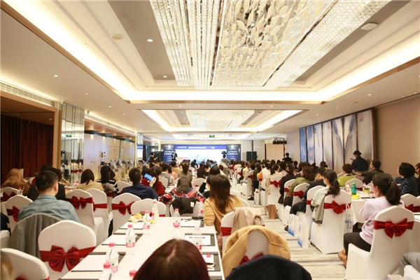半岛5G黄金抗衰大会绽放！300医美人荟聚江城，造2021抗衰新势力