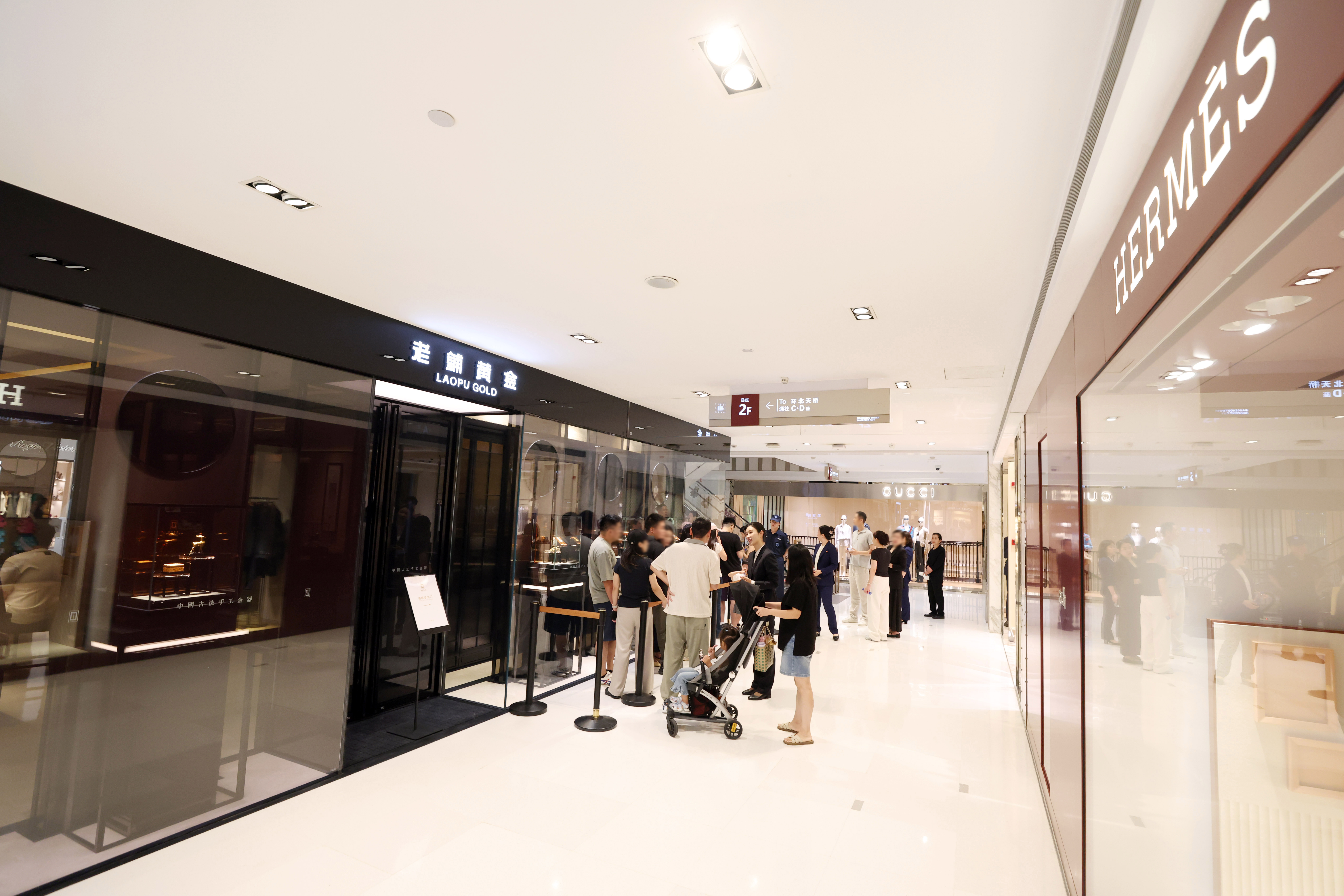 老铺黄金逆势突围:半年七店跃迁 进入顶奢赛道核心区