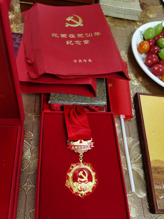 慈善义工乐老服务队走进北京大兴乐老汇服务中心和老前辈们欢庆“五.一”