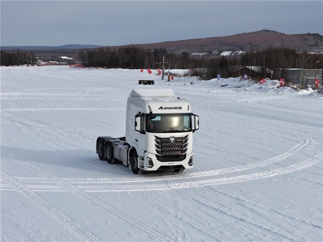适配寒区煤砂运输！哪个重卡品牌更节能耐用？欧曼银河5M PHEV告诉你