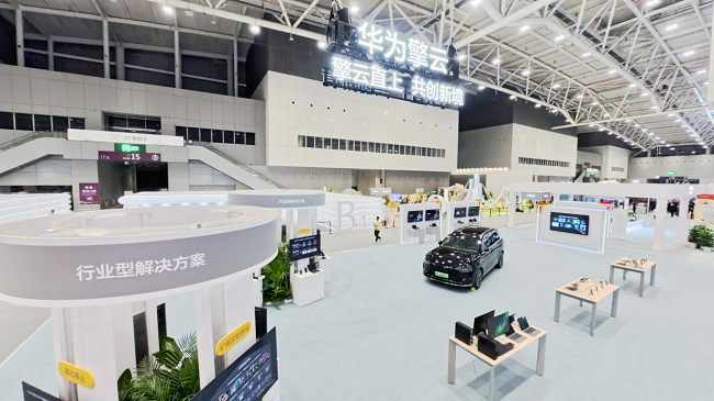 深耕鸿蒙商用生态，AI工作手机携手当代整形打造医美数智化标杆